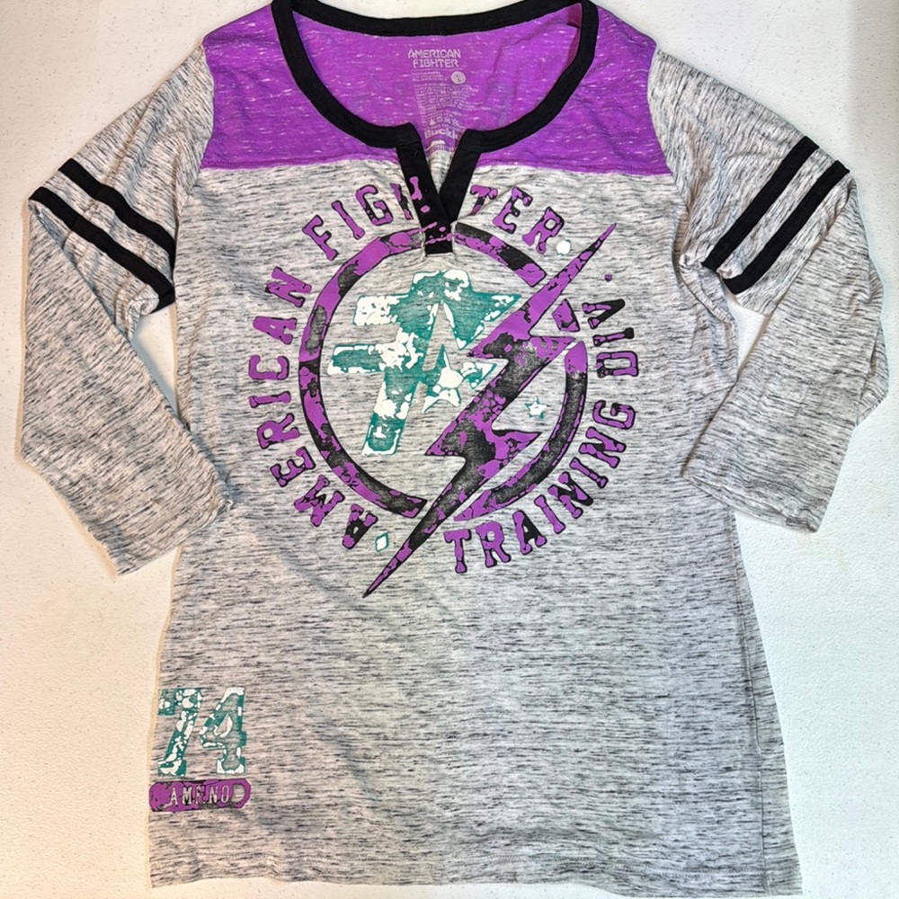 AMERICAN FIGHTER Buckle Women’s Gray + Purple 3/4 sleeve Henley
